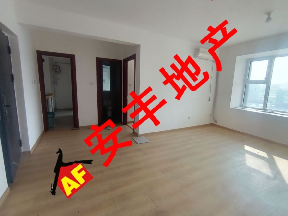 时代新居 简装3居空房 采光好 1600元每月